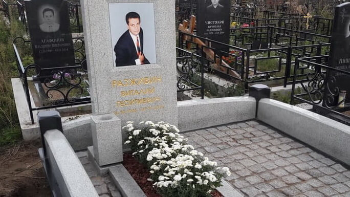 Вазы из различных сортов гранита